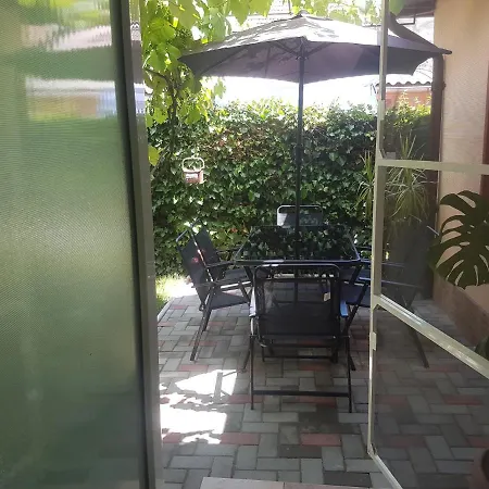 Lovely With Courtyard Мангалия