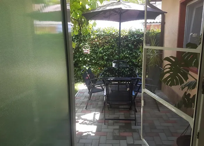 Lovely With Courtyard Мангалия