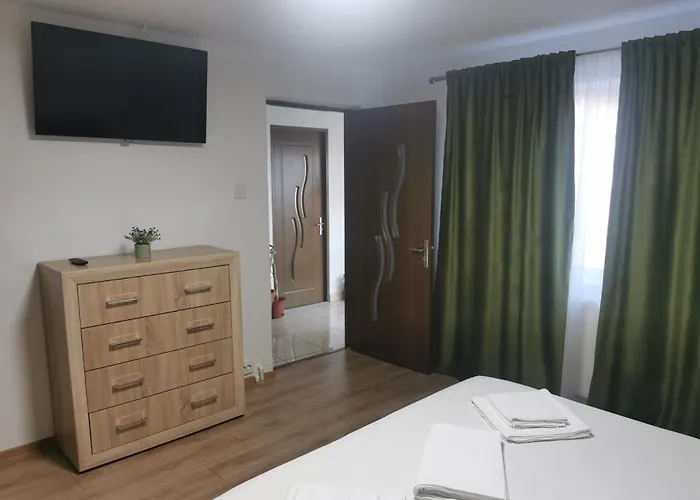 Апартаменты Lovely With Courtyard Мангалия