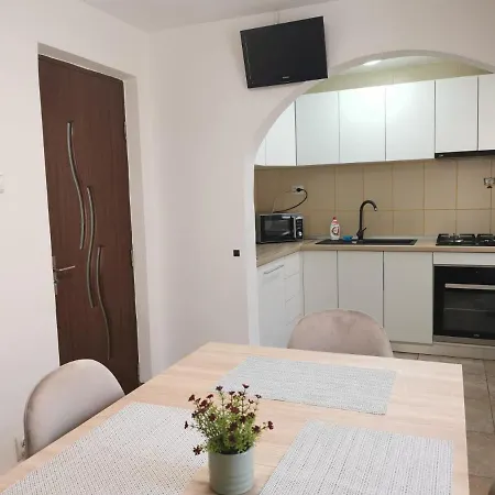 Lovely With Courtyard Apartment *