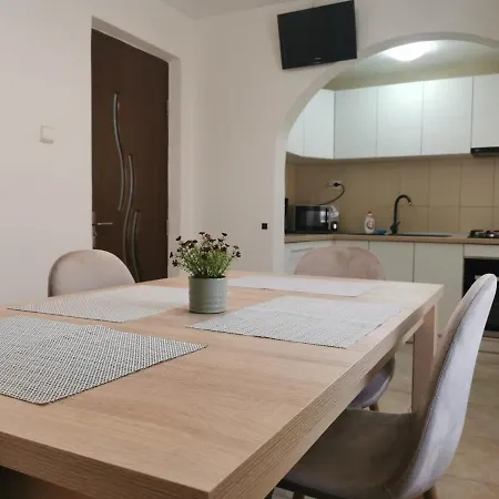 Lovely With Courtyard Appartement Mangalia