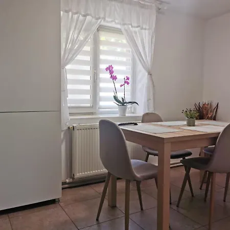 Lovely With Courtyard *