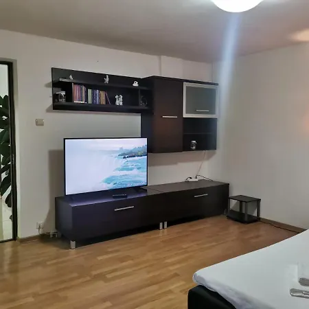 Lovely With Courtyard Apartment
