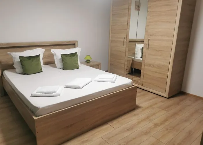 Lovely With Courtyard Apartment