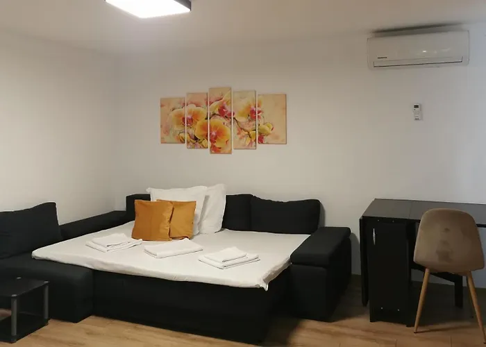 Lovely With Courtyard * 曼加利亚